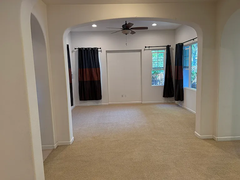 3001 Sweetviolet Dr — Photo 32