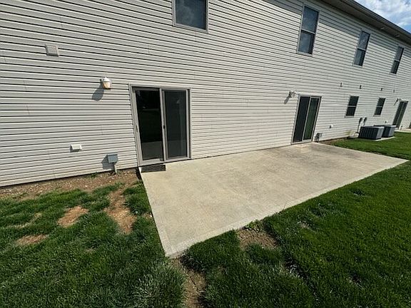 4th image of 729 Meadow Glen Ave