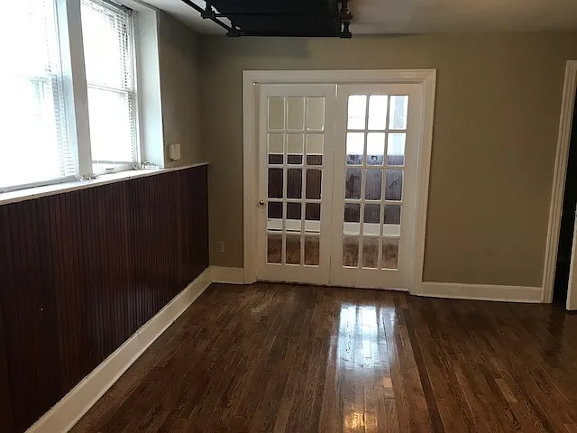 Hickman Plaza Apartments / 915 E. Elm Street — Photo 25