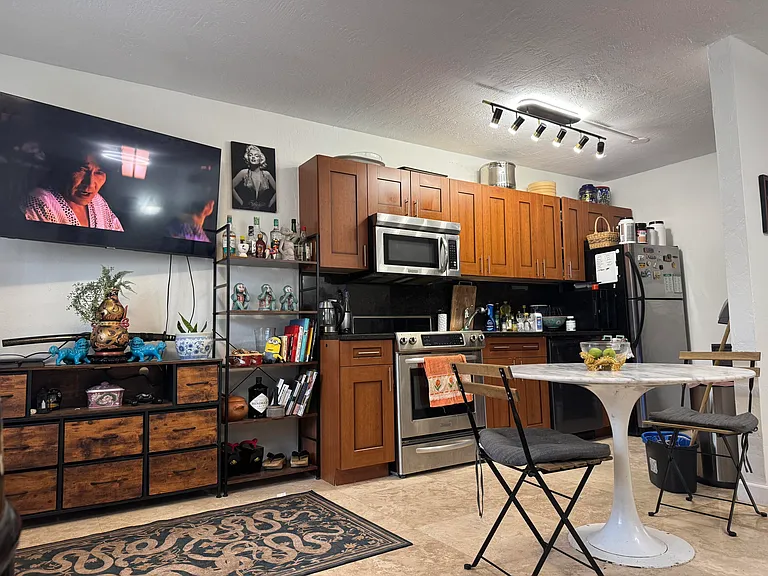 1470 N Dixie Hwy #22 — Photo 1