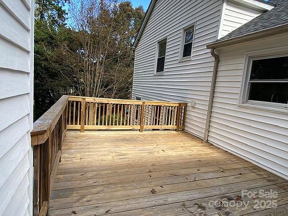 3rd image of 7608 Surreywood Pl