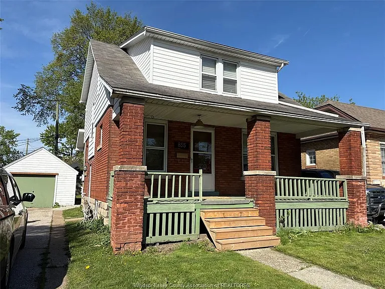 855 Edward Ave — Photo 2