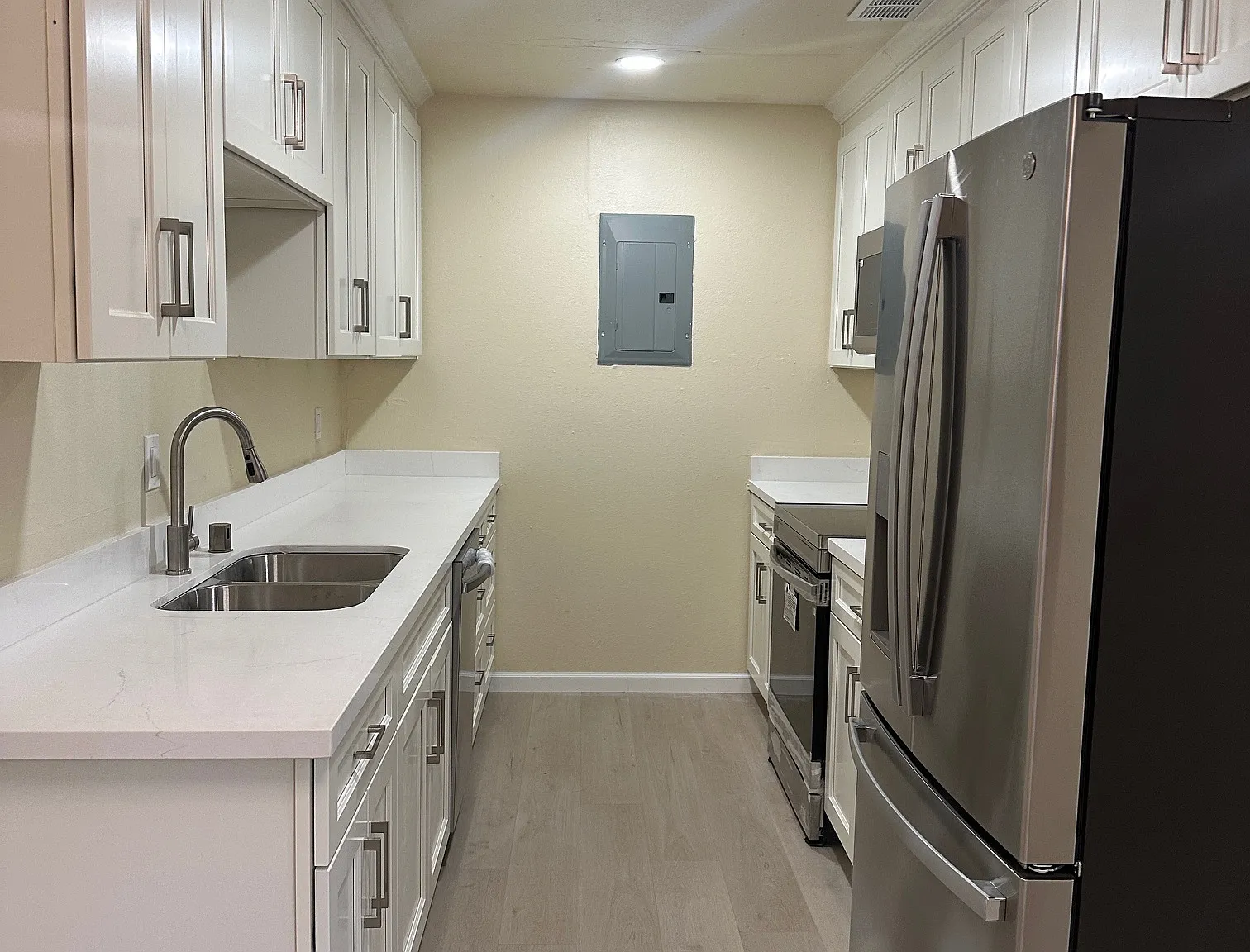 3 bed, 1.5 bath, $2,700 — Photo 2