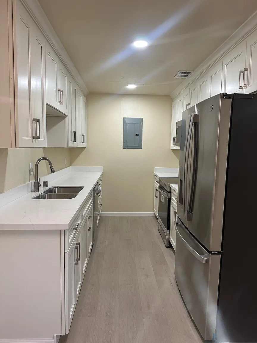 1341 Drake Dr APT A photo 1