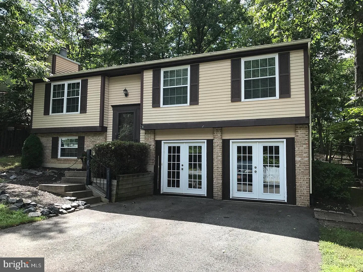 3 bed, 2.5 bath, 1068 sqft, $2,400 — Photo 1