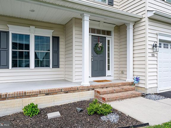 3rd image of 121 W Green Ln