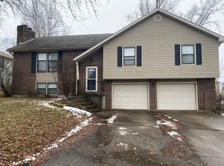 1522 W Broadmoor Ln, Marshall, MO 65340