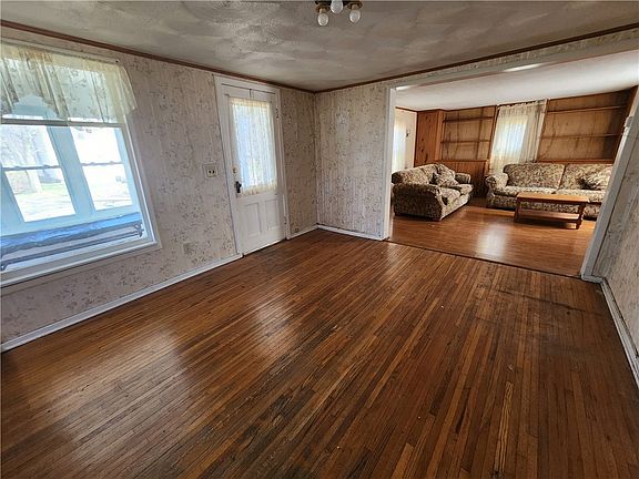 4th image of 10000 Oakland St