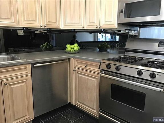 5th image of 6040 Boulevard E APT 7E