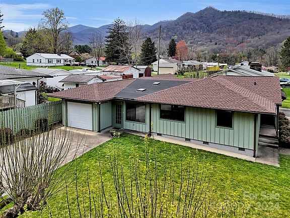 5th image of 19 Grandview Cir