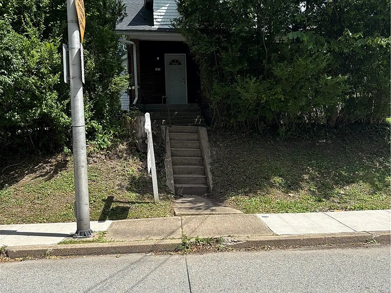 1371 Crucible St — Photo 2