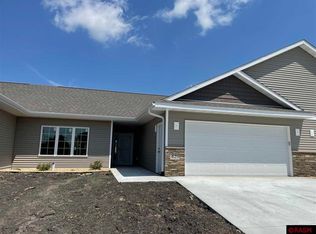 429 E Skylark Trl, Mankato, MN 56001