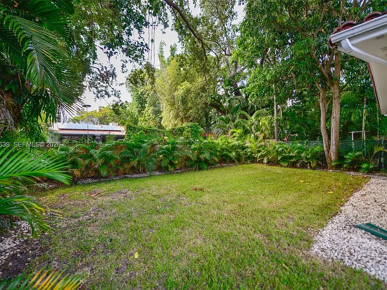 3031 SW 2nd Ave — Photo 32