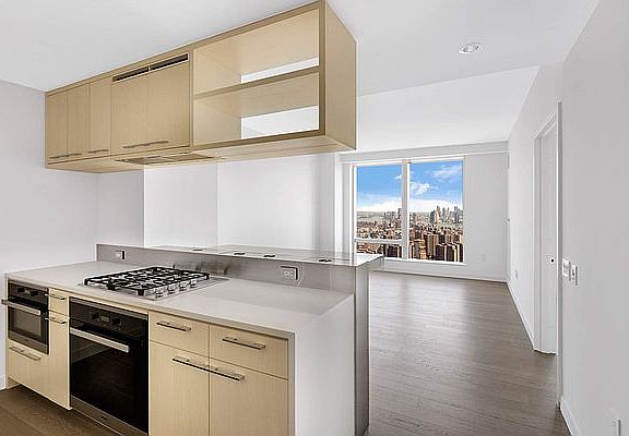 4th image of 1 Manhattan Sq #50E