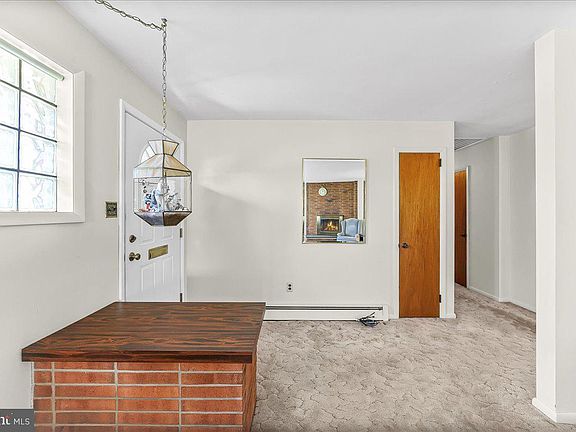 4th image of 901 Columbia Ave