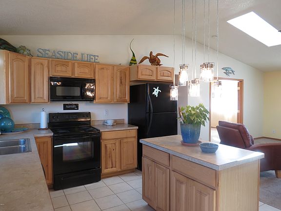 5th image of 1914 NW Bridgeview Dr