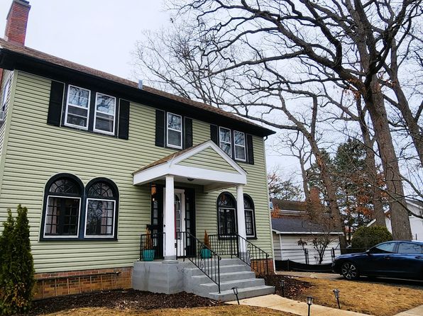 312 Hull Ct, Waukegan, IL 60085