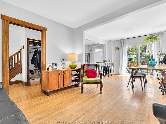 5th image of 712 Gladstone Ave