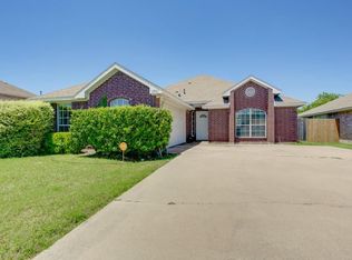 1501 Yellowbird Ct, Desoto, TX 75115
