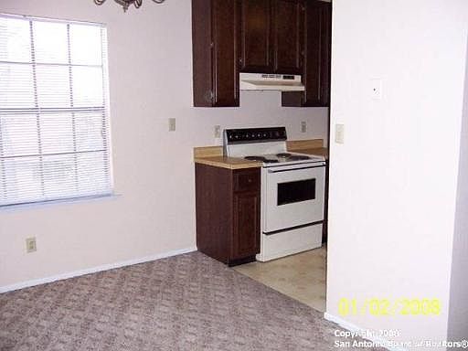 5th image of 819 W PERRYMAN ST
