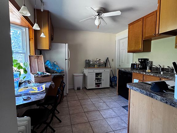 5th image of 160 Farber Ln APT 5