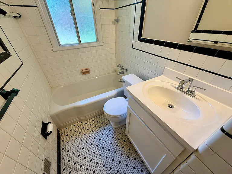 2525 Glenmary Ave #3 — Photo 17