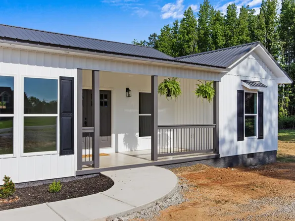 520 Cloverleaf Cir, Killen, AL 35645