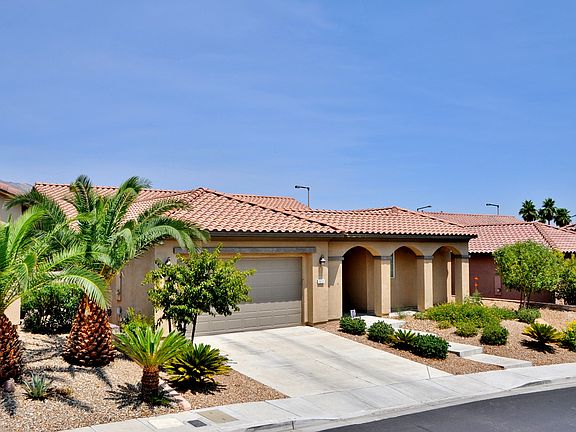 3rd image of 911 Serena Veneda Ln