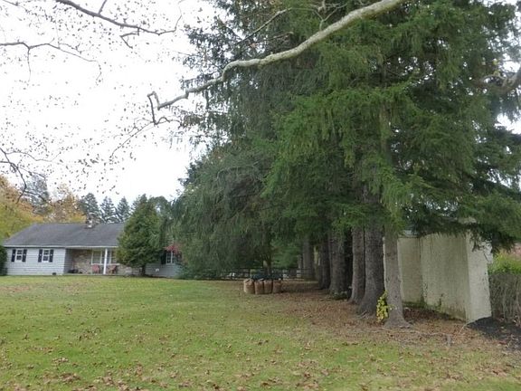 2nd image of 936 Tennis Ave