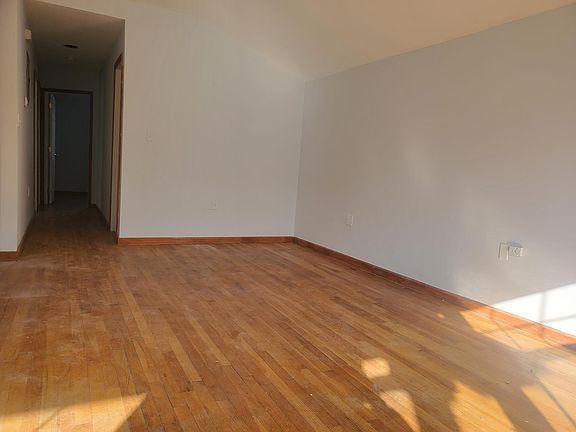 3rd image of 10609 Ditmars Blvd