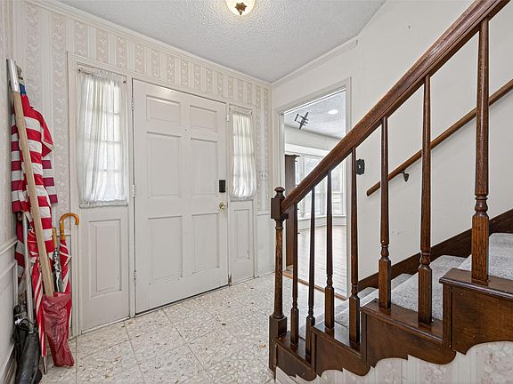 5th image of 5918 Lodge Creek Dr