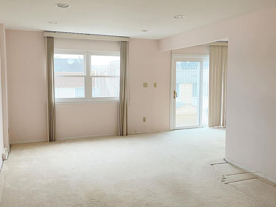 1st image of 1569 215th St #2