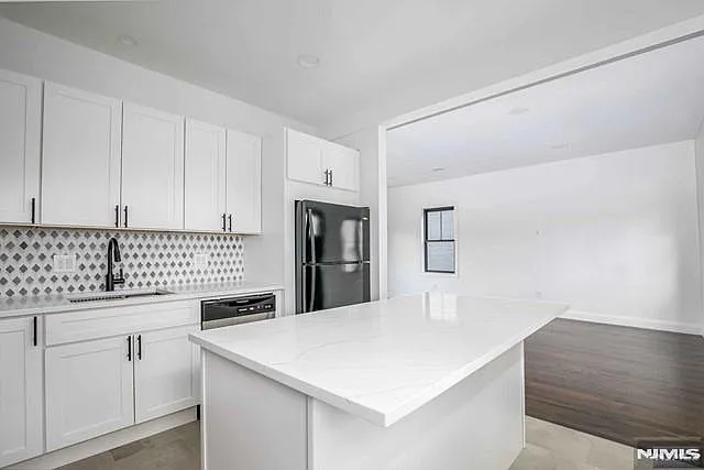 4 bed, 1248 sqft, $3,600 — Photo 3