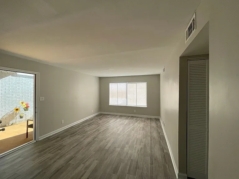 Riverbend Apartments — Photo 9