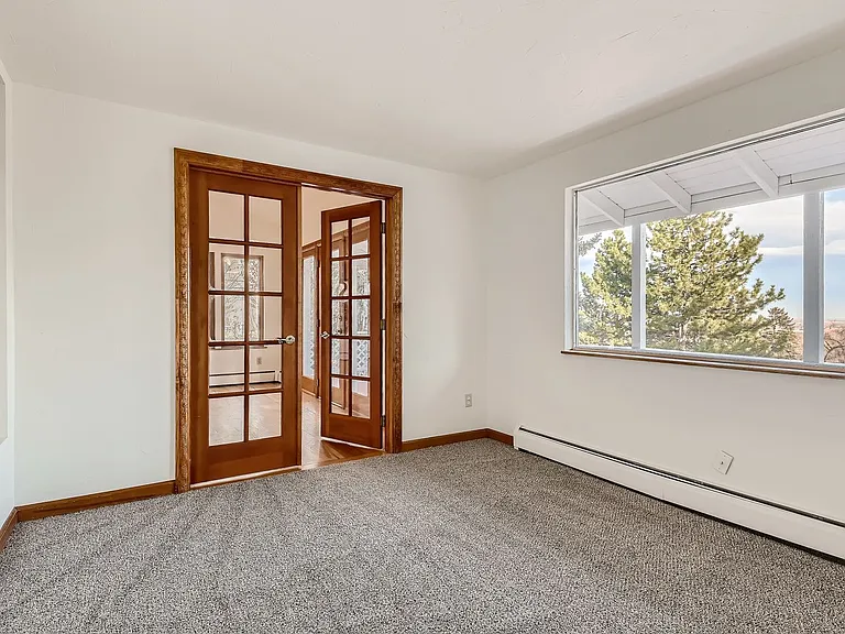 1045 Gilbert St — Photo 14