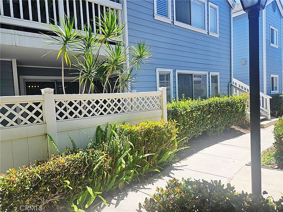 3rd image of 12864 Sycamore Village Dr