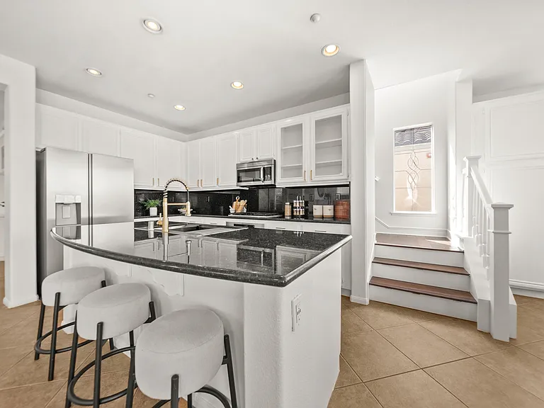 6340 Oleander Way — Photo 4