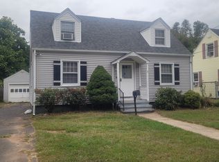 7 Barraclough Ave, Hamden, CT 06517