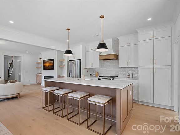 5th image of 2900 Dogwood Ave