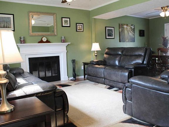 4th image of 3100 Arrowsmith Dr