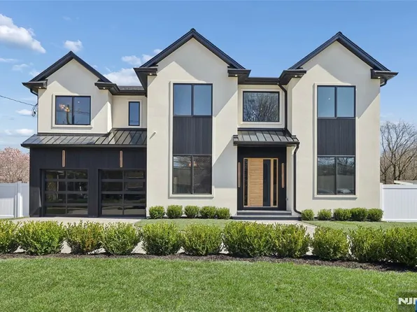 228 Spring Valley Rd, Paramus, NJ 07652