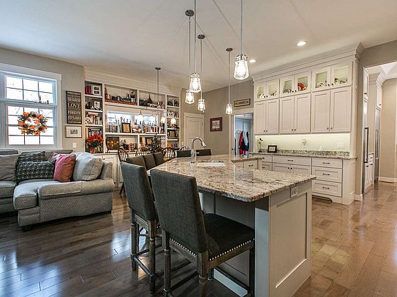3rd image of 15335 Abbey Cir