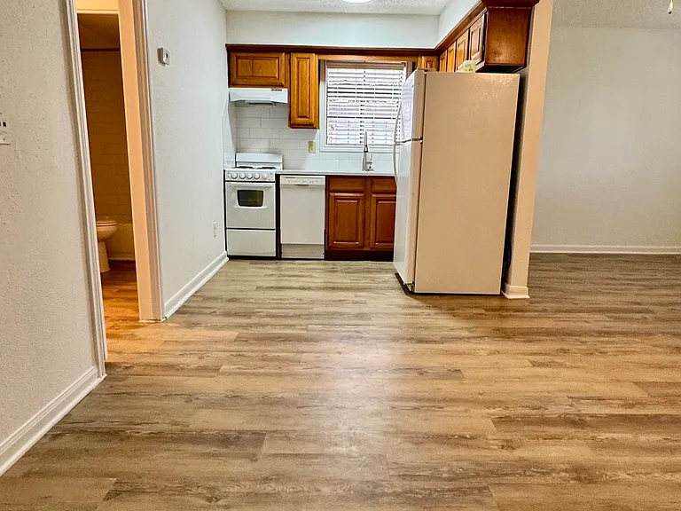 1311 Antoine Dr #122 — Photo 6