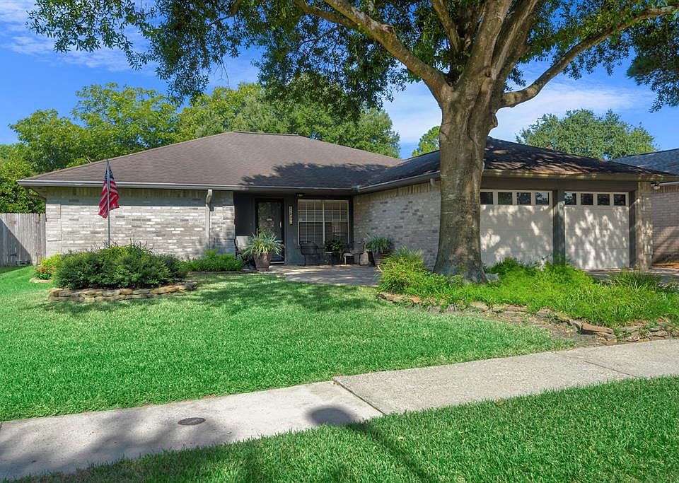 Welcome Home to Fernhollow Ln!