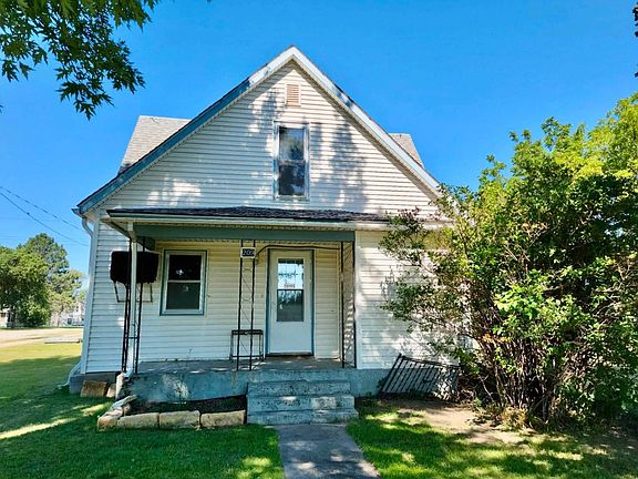 2nd image of 209 Maple St