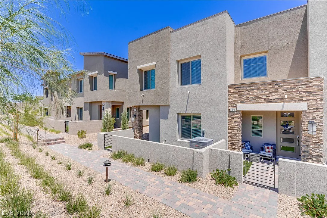 4 bed, 3.0 bath, 1966 sqft, $2,695 — Photo 4