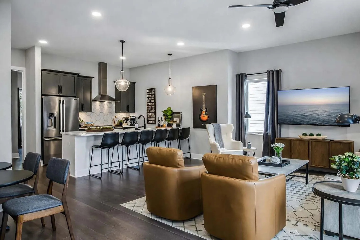 4 bed, 4.0 bath, 2206 sqft, $6,796 — Photo 2