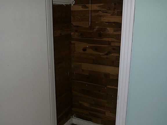 3rd image of 1509 Glourie Dr