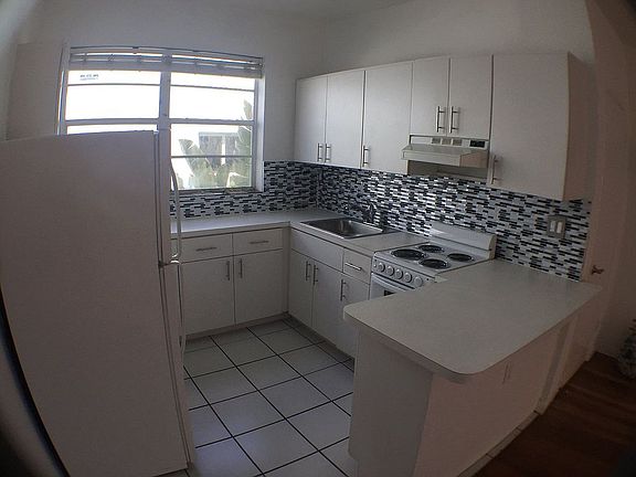 3rd image of 6881 Bay Dr APT 18