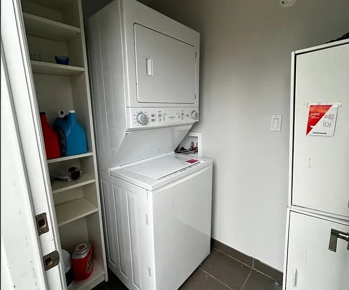 737 Robinson St — Photo 10